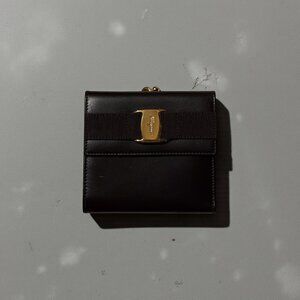 Salvatore Ferragamo Vara Bow Kisslock Wallet | Brown Leather